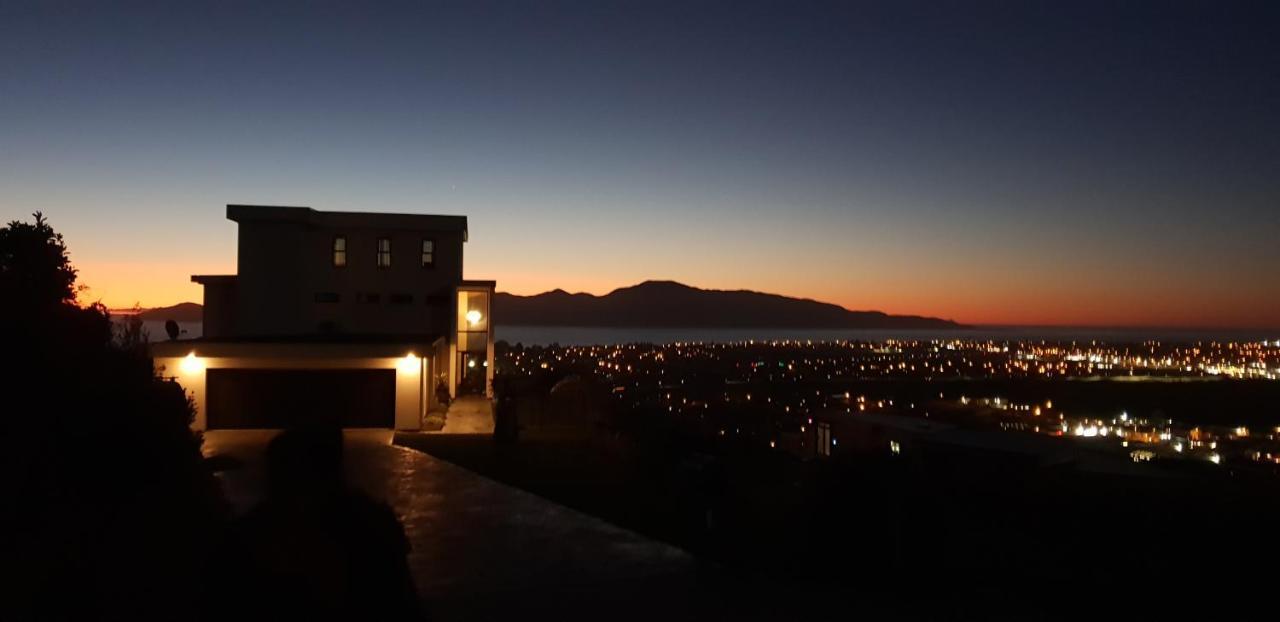 White House Bed & Breakfast Paraparaumu Bagian luar foto