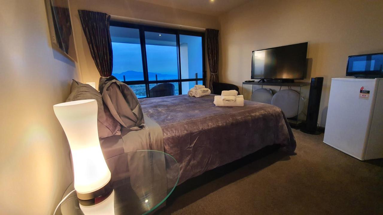White House Bed & Breakfast Paraparaumu Bagian luar foto