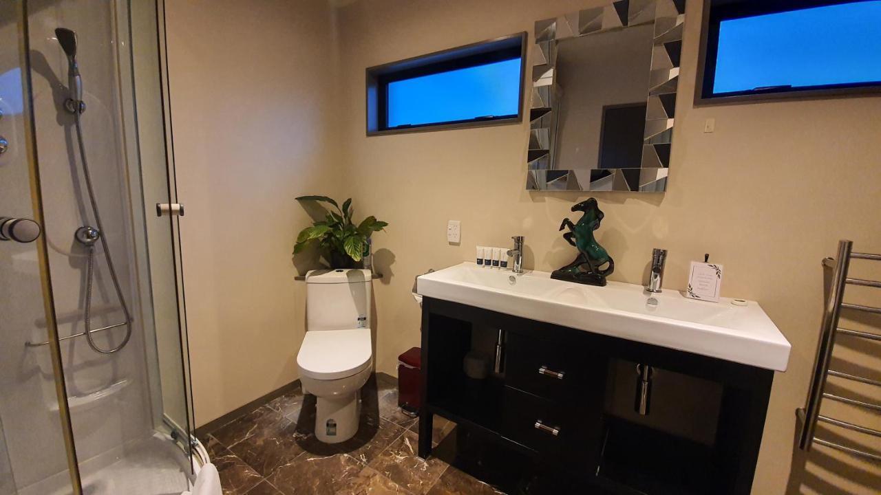 White House Bed & Breakfast Paraparaumu Bagian luar foto