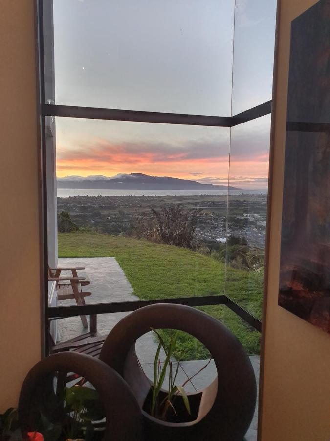 White House Bed & Breakfast Paraparaumu Bagian luar foto