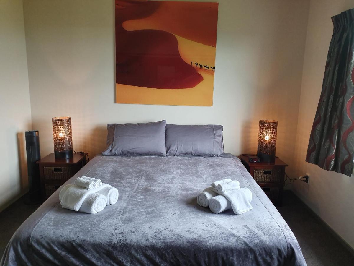 White House Bed & Breakfast Paraparaumu Bagian luar foto