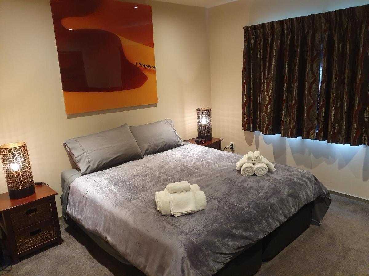White House Bed & Breakfast Paraparaumu Bagian luar foto